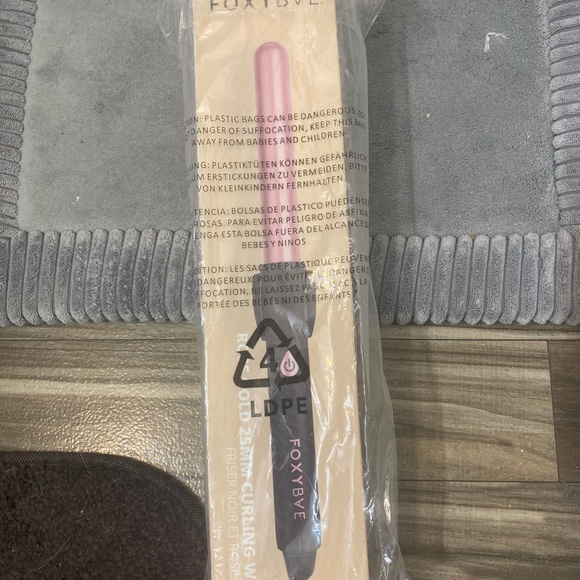 FoxyBae Curling Wand - Picture 1 of 2